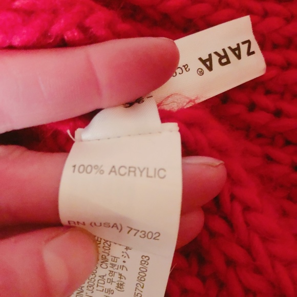 Zara knitted red scarf - Picture 3 of 3